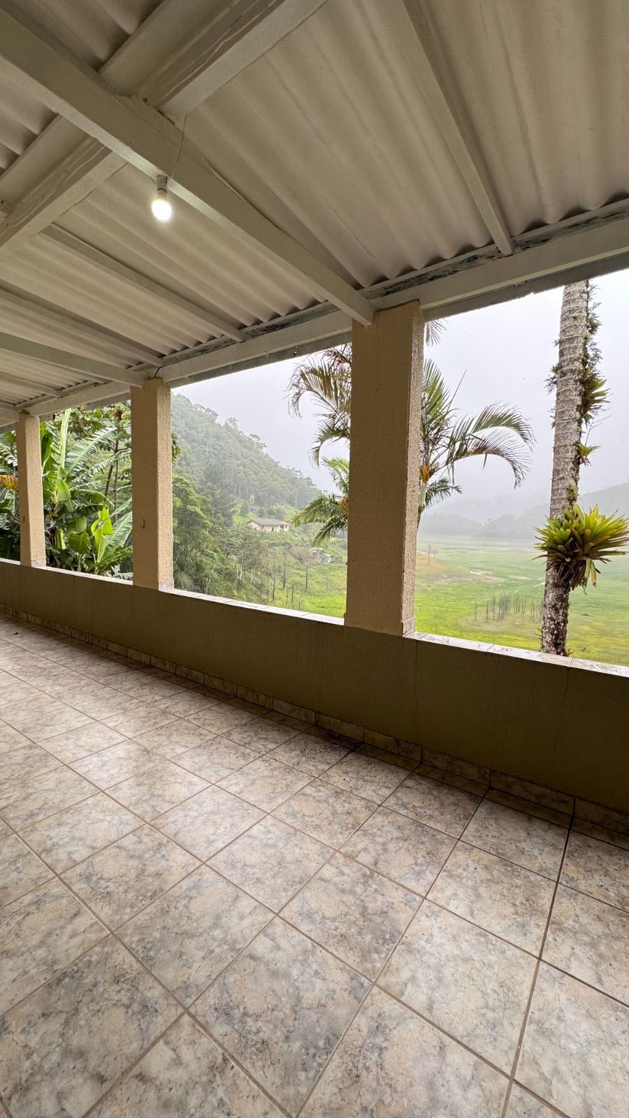 Fachada acolhedora da casa principal do Recanto França